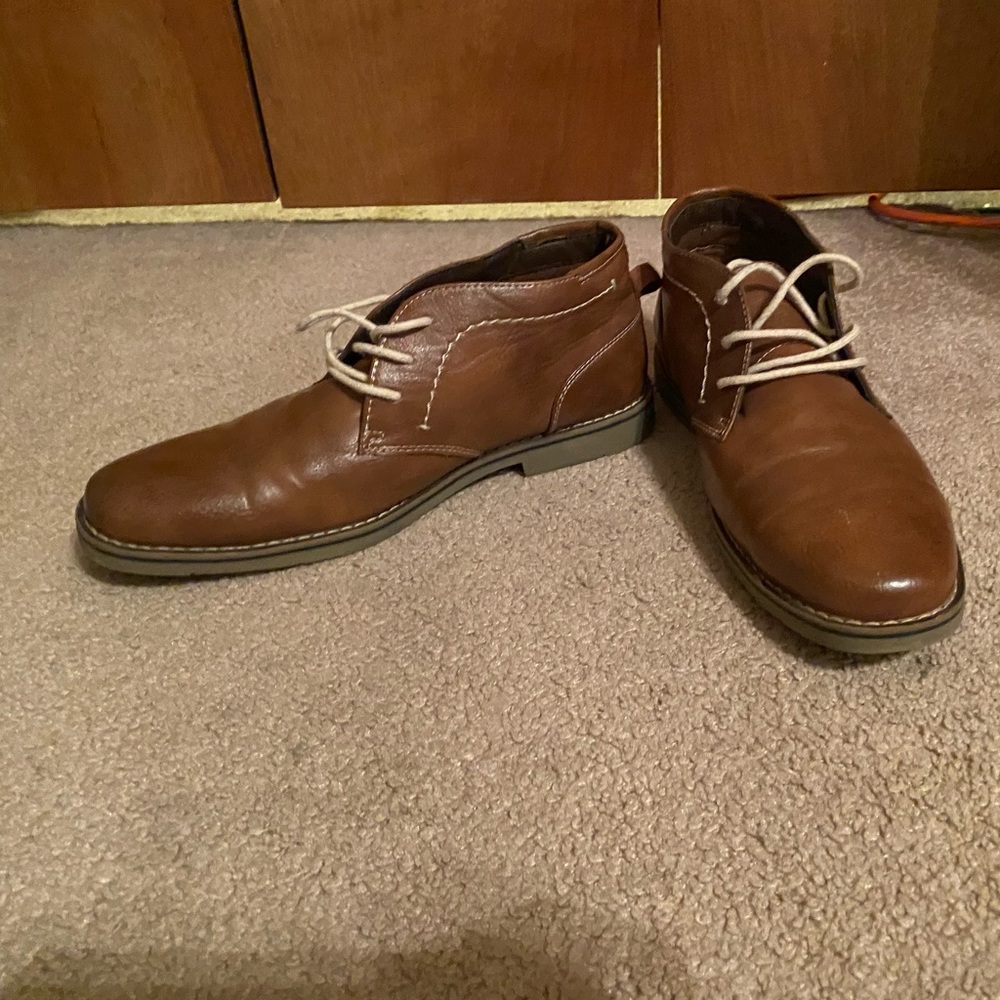 Brown men’s low cut boots